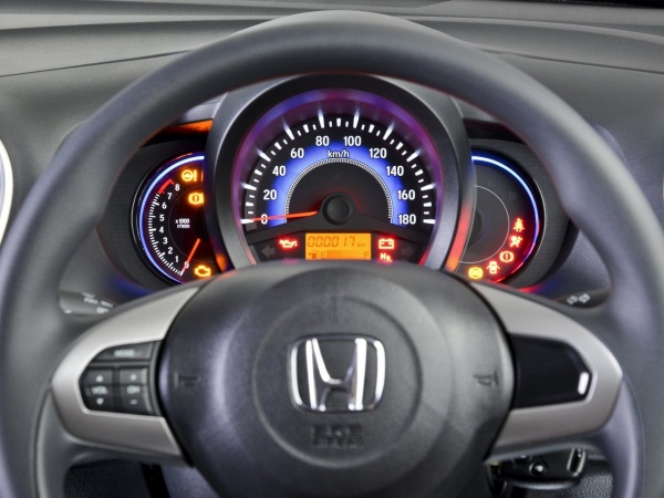 Honda Mobilio фото